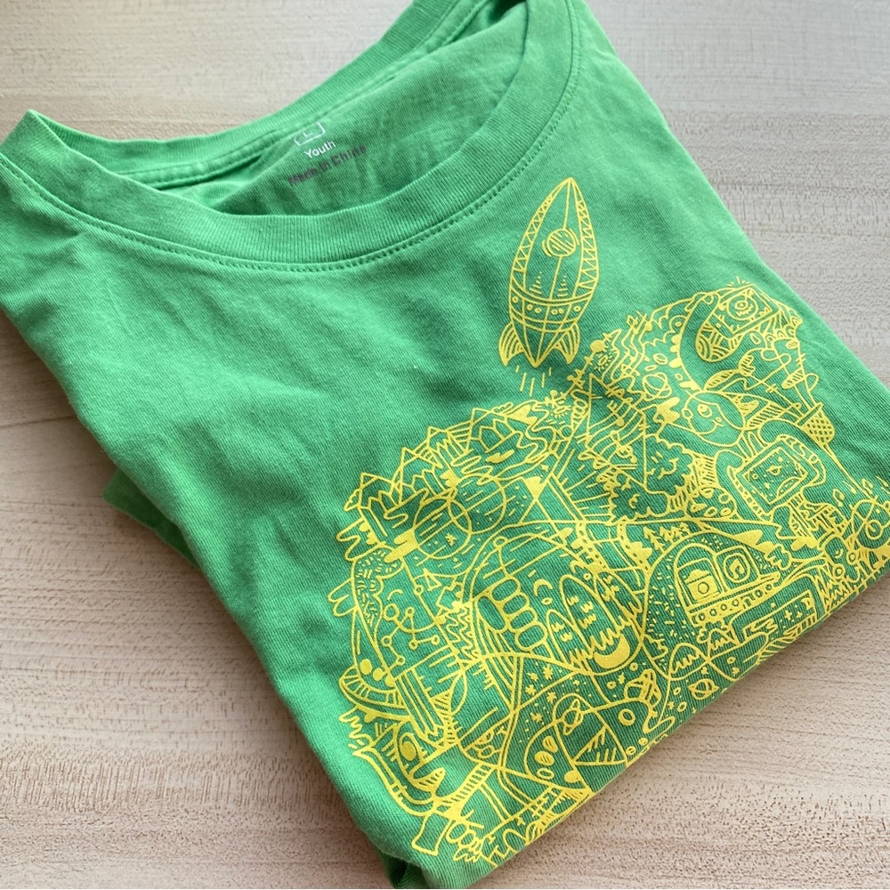 Apple Store tee, NWOT, Youth size Large